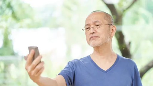 สายตายาวตามอายุ (Presbyopia) คืออะไร