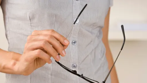 แว่นหลวม แว่นไหล