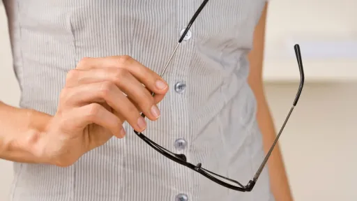 แว่นหลวม แว่นไหล