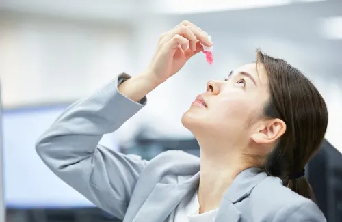 น้ำตาเทียมรักษาตาแห้ง ใช้อย่างไรให้ปลอดภัย