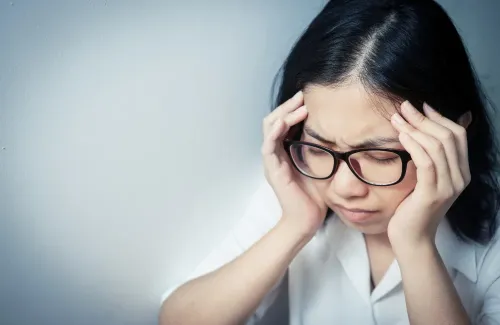 ใส่แว่นแล้วปวดหัวเกิดจากอะไร