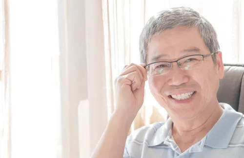 คนแก่ใส่แว่นแบบไหน