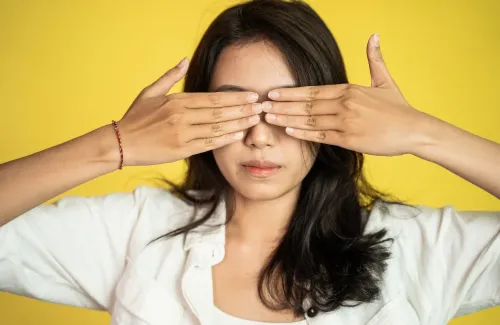  ตาแพ้แสง มีอาการอะไรบ้าง