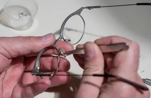 วิธีแก้ปัญหาใส่แว่นแล้วเป็นรอยตรงจมูก ได้ผลจริง