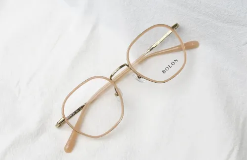 เลือกกรอบแว่นให้เหมาะสม