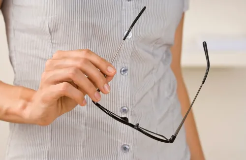 แว่นหลวม แว่นไหล