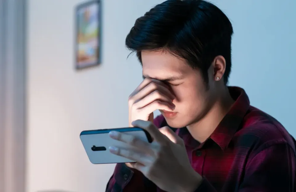 กะพริบตาแล้วเจ็บ แบบไหนที่ควรพบแพทย์