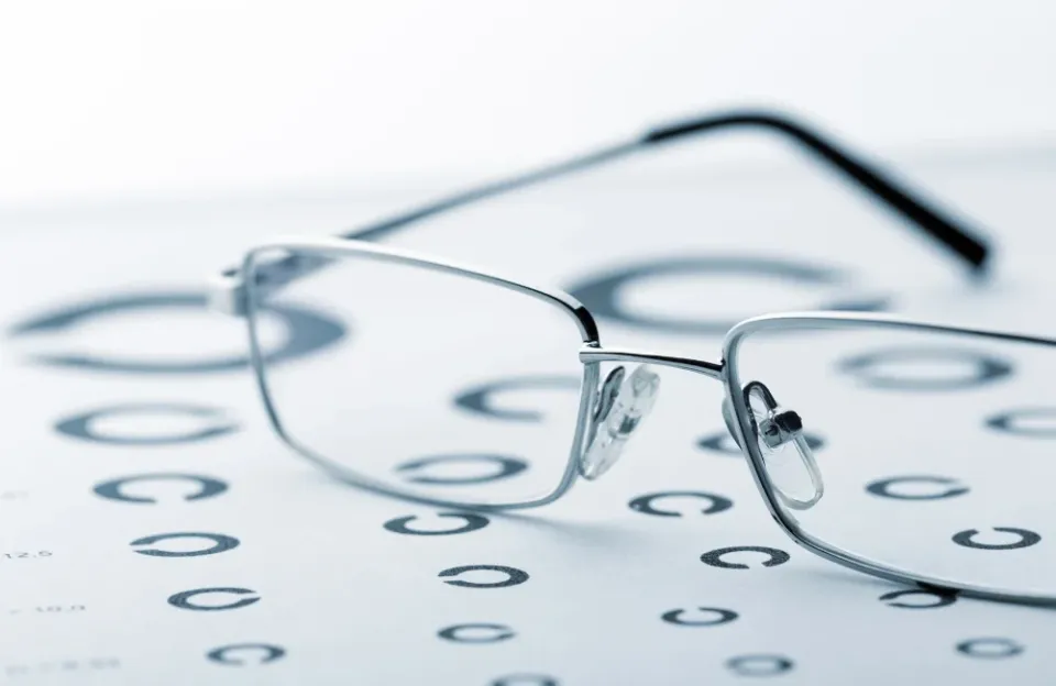 วัดสายตาประกอบแว่น