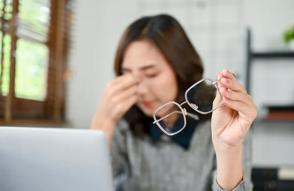 อาการที่พบบ่อยเมื่อใส่แว่นแล้วปวดหัว