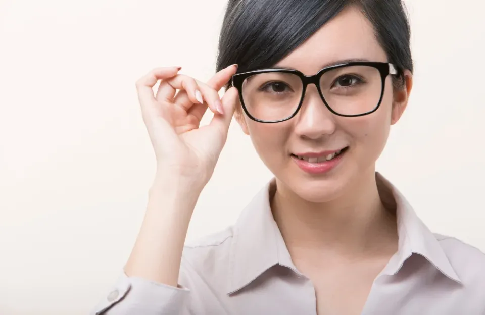 ข้อดีและข้อเสียของเลนส์โปรเกรสซีฟ