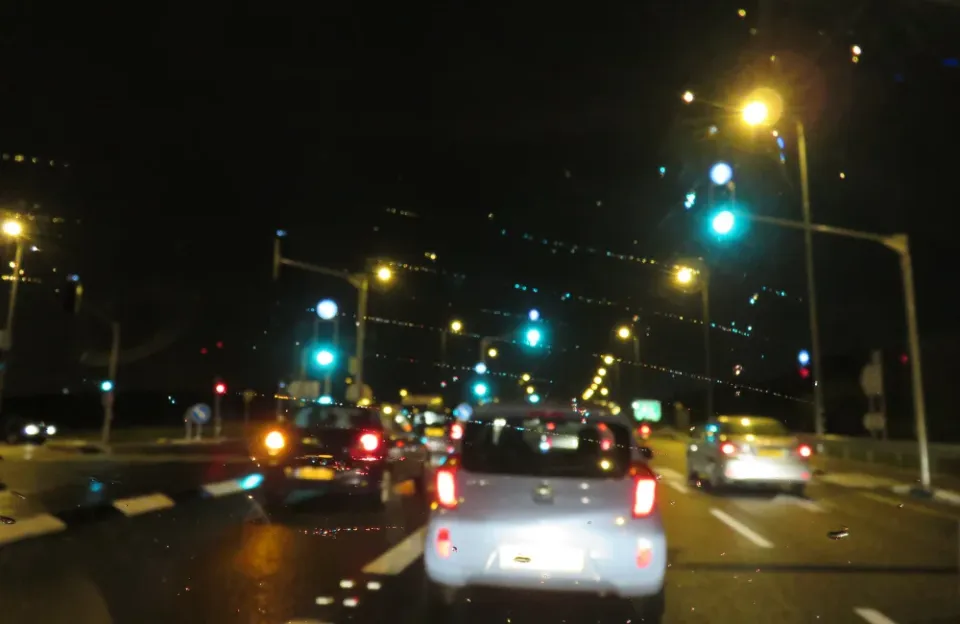 ขับรถกลางคืน มองไม่ชัดเกิดจากอะไร