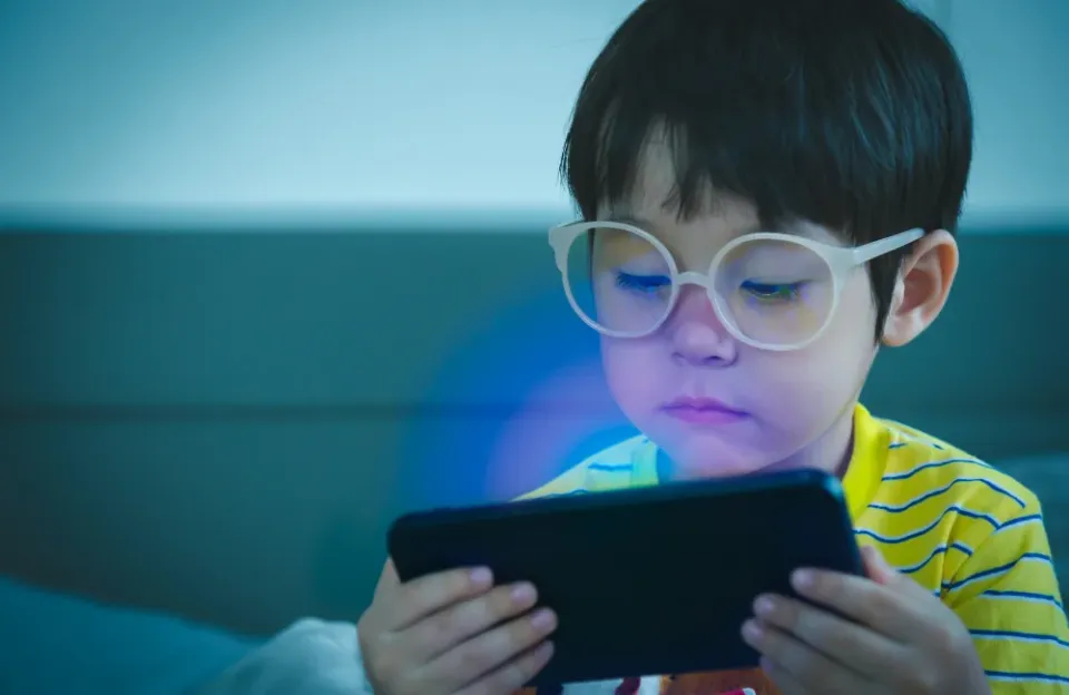 เด็กติดจอ แก้ยังไง มีผลกระทบอะไรบ้าง